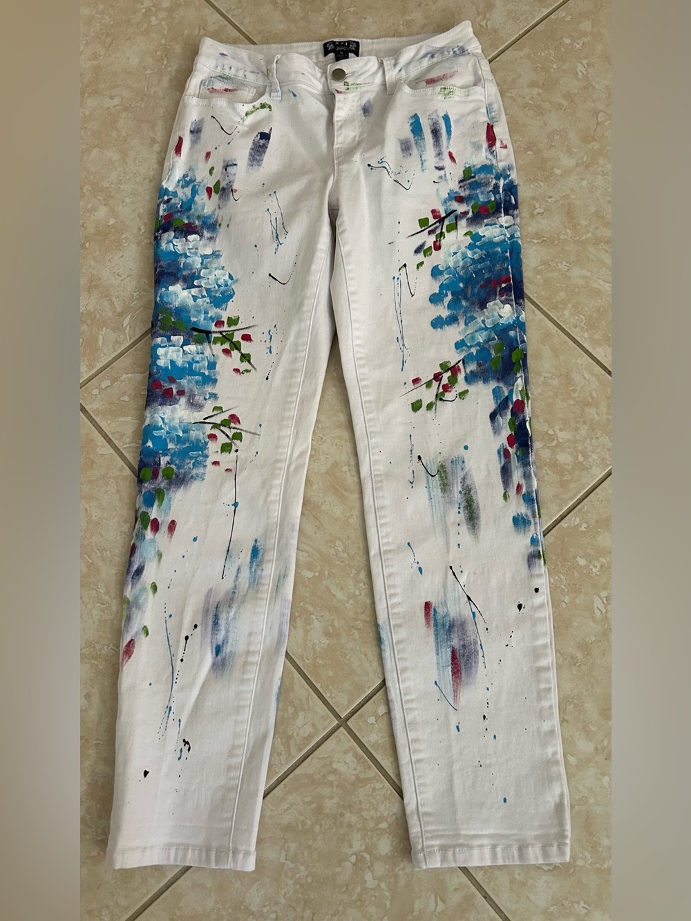 A.Z.I. NEW YORK White/Paint Splatter Jeans. Size 6